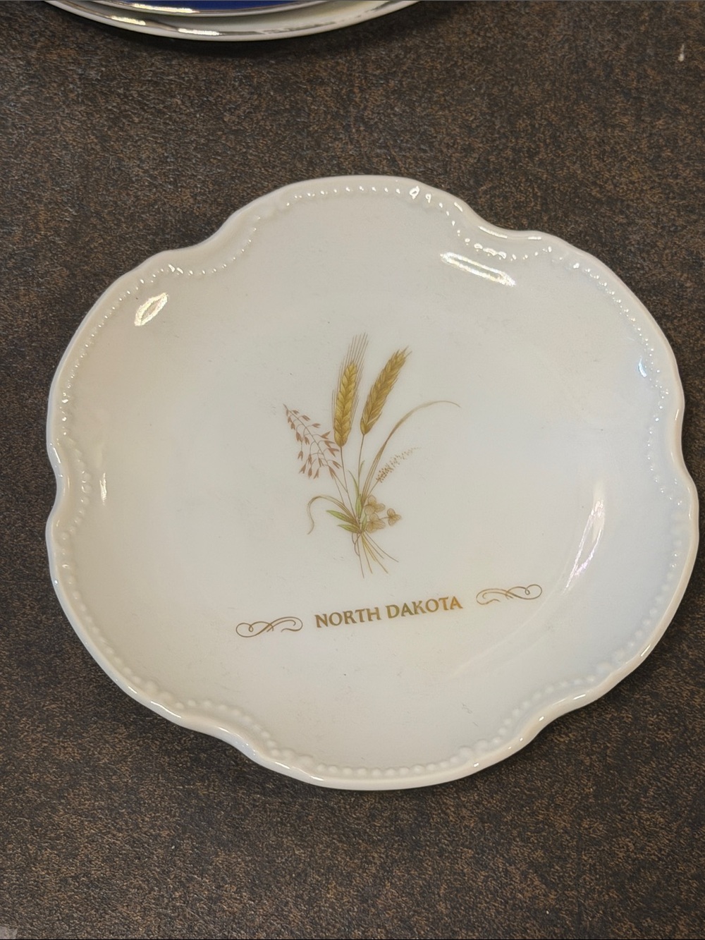 North Dakota Decorative White Porcelain Plate with Wheat Motif